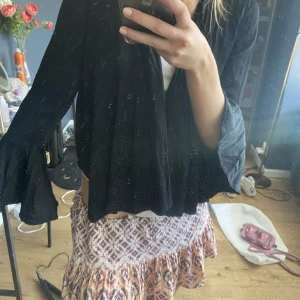 Kofta/blus - Jätte söt kofta/blus i trekvartsärm!