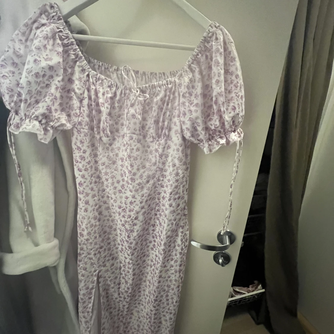 Blommig klänning - 91