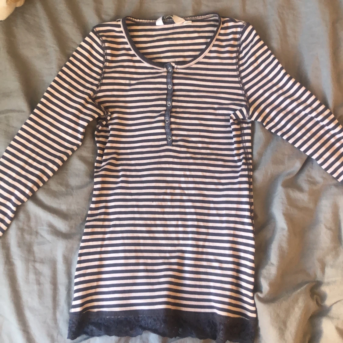 Striped long sleeved shirt with buttons 