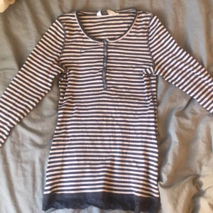 Striped long sleeved shirt with buttons  - A cute long-sleeved striped shirt, feels kinda sad to sell it cause it fits perfectly and looks cute but I barely use it so it’s better to sell it. In perfect condition. Note: The kitty is not for sale she just looked so adorable I had to take a picture.