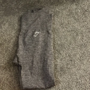 Gymshark tights  - Grå gymshark tights storlek S. Använda men i mycket fint skick💘