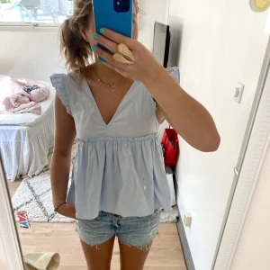 Blus - Superduper söt ljusblå blus från zara
