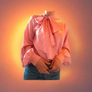 Rosa knytblus - Rosa knytblus köpt från Svein under en tid då jag inte visste bättre 👀😩 Iaf, finns några tecken på användning, men i fint skick