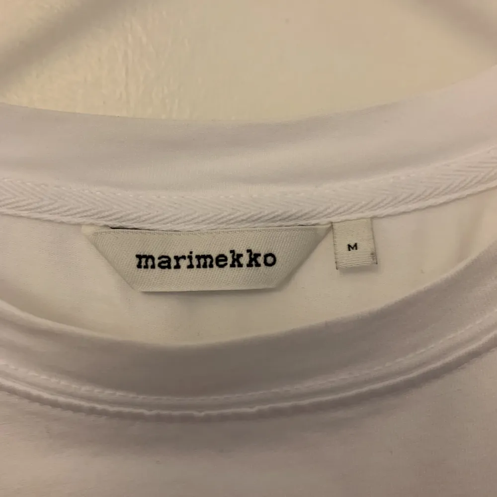 T-shirt från Marimekko, ”Vaikutus Kurkut”. Använd 1-2 gånger. Nypris ca 1300 kr. Finns på andra sidor.. T-shirts.