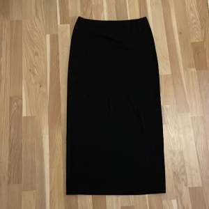 Långkjol - Svart maxikjol i storlek M