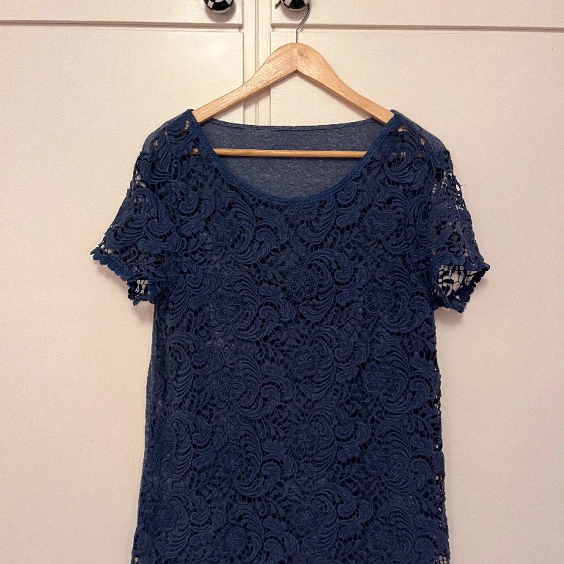 Gullig spetstshirt - 90