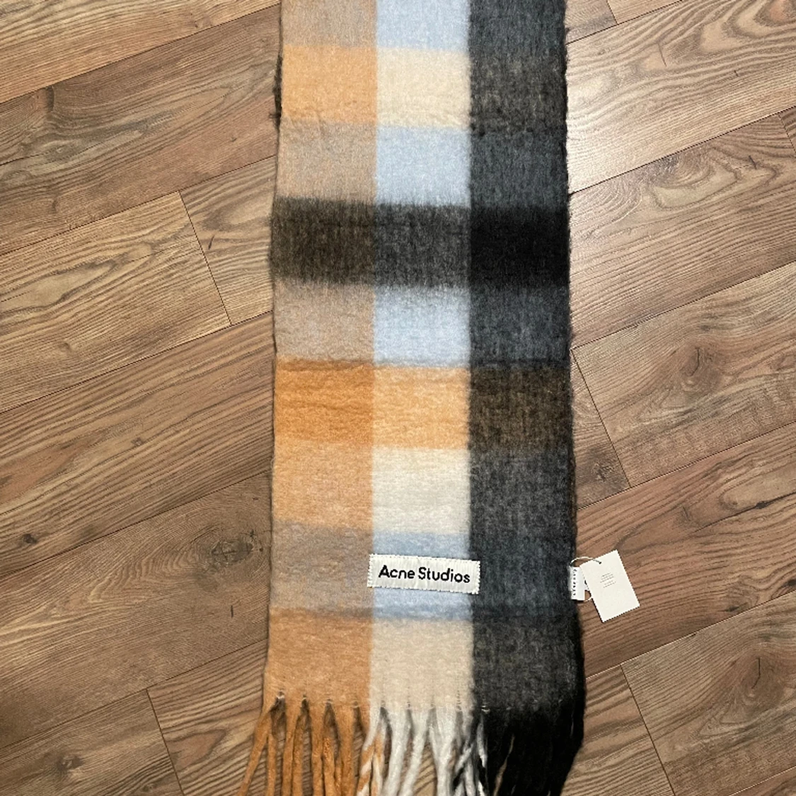 Acne Studios, oanvänd halsduk!  - 91