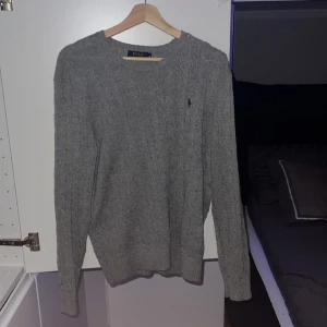 Ralphl lauren tröja  - Använder inte längre därför säljer jag den 