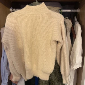 Stickad tröja!!⭐️⭐️ - Så fin stickadtröja i en beige färg⭐️