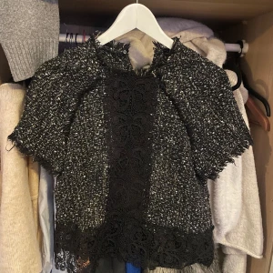 Tröja - Supersnygg tröja från zara knappt använd❤️‍🔥❤️‍🔥 Passar till vardags o fest!!