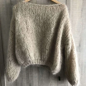 Tröja  - Säljer denna supersnygg tröjan i st XS, jätte bra skick 