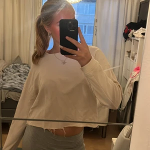 Sweatshirt - Fin beige tröja!