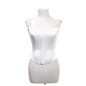 Zara korsette - Jag säljer min fina zara korsette pga att den ej kommer till användning längre. Köpt från sellpy men i gott skick, orginalpris ca 450kr⚡️⚡️