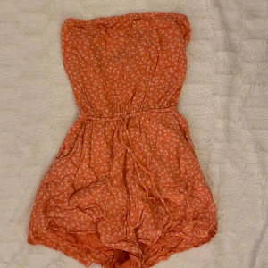 Body - Super fin body ifrån hollister som blivit för liten, super bra skick🩷