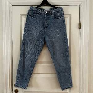 Jeans från stradivarius i storlek 40, sparsamt använda.