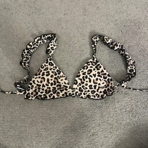 Bikini - En bikini topp i storlek S. Aldrig använd pga för liten 