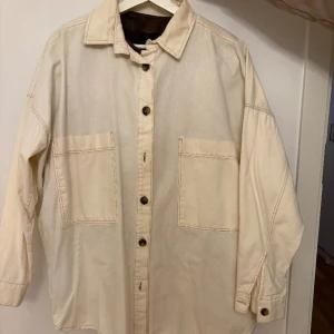 Oversize jacka  - Oversize jacka med material jeans. Storlek XS/S