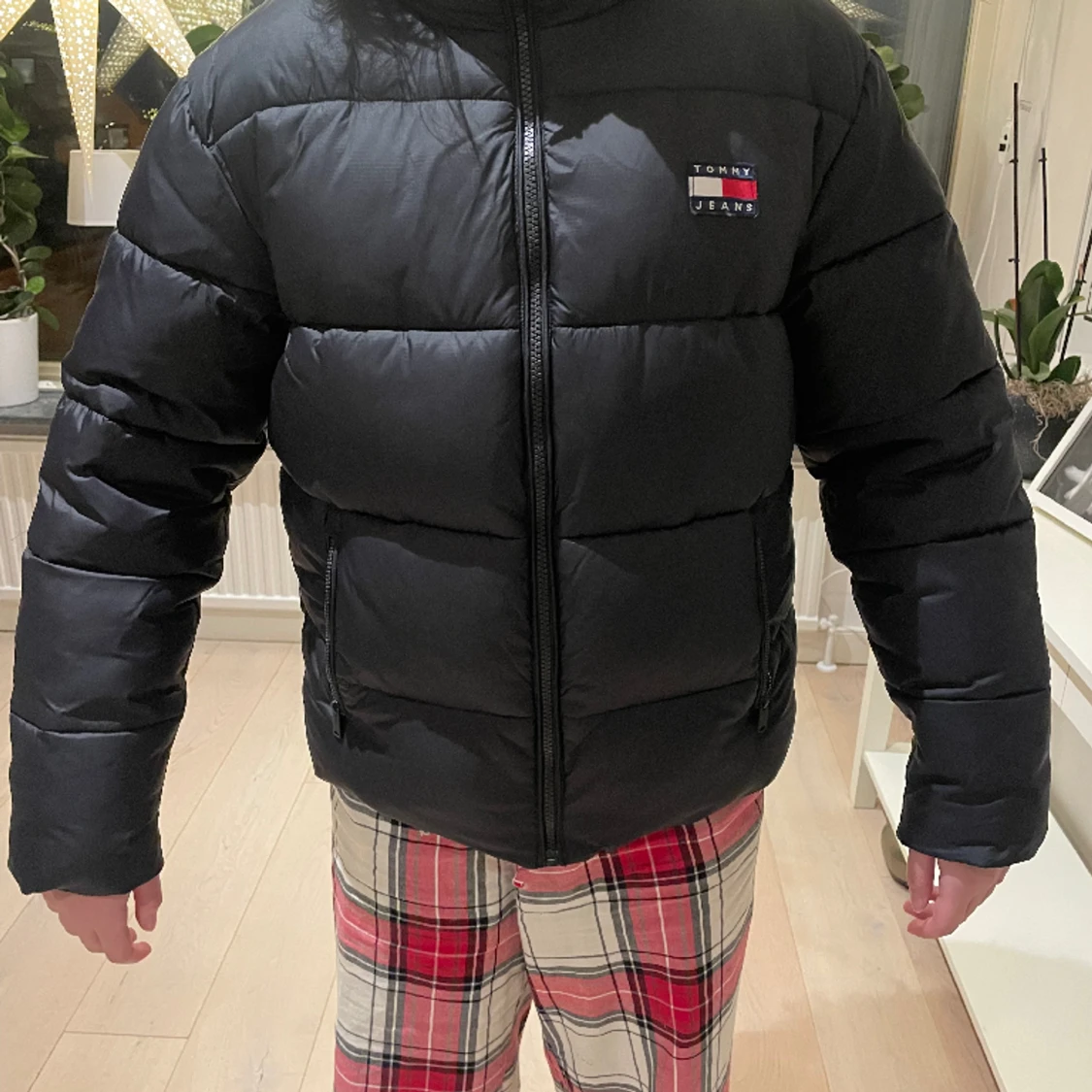 Tommy Hilfiger  jacka i nyskick  - 90