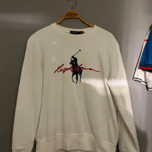 Ralph Lauren sweatshirt - Nästan aldrig använd därför säljer jag denna. Storlek M. True to size 