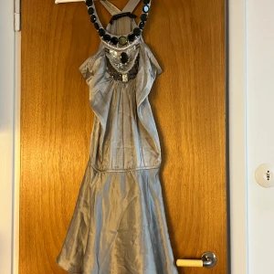 Pepe patrizia, klänning, sttl 38 - Fin pepe patrizia klänning kostade dyrt vid inköp, tyget är i äkta siden.. 