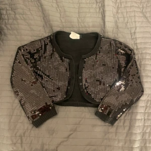 Bolero - Superfin bolero med paljetter! 