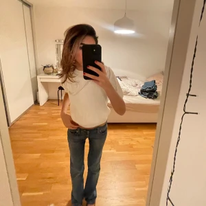 Stickad tshirt - Ribbad/Stickad kortärmad tröja💕💕 aldrig använt typ 