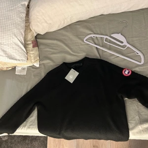 Canada goose törja ny - Säljer min en gång använda canada goose för billigt pris då jag behöver rensa garderoben. Snälla kom dm för diskutera pris om möjligt och för fler bilder kontakta gärna. 