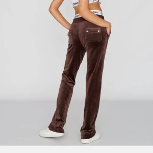 Juicy byxor - Säljer nu dessa byxor då dom är för små. Helt utan defekter! Hör av er kring frågor❤️ Pris kan diskuteras!