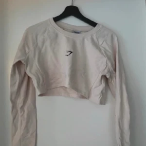 Gymshark tröja - Supersnygg croppad gymshark tröja, den är vit! (Se bild 2)