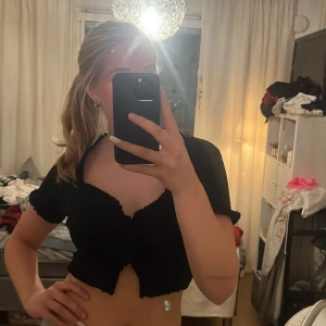 Kofta - Super snygg tröja som kan användas både som kofta och tröja! Trekvartsärmar