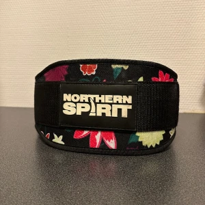 Lyftarbälte  - Lyftarbälte skänkes mot fraktkostnad på 65kr. Från Northrn Spirit storlek S. Jättefint skick! 