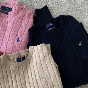 mörk blå gant tröja - säljer en gant tröja nypris 900 kan sänka med snabb afär