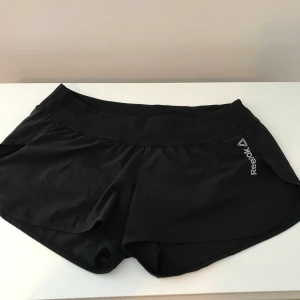 Reebook shorts  - Skick:nya Använt:2-4ggr