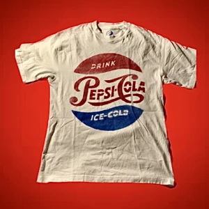 Pepsi Tee - En Tee från pepsi!🌟 Skick 10/10🌟 Skicka för vidare frågor🌟 Nypris 399:-🌟 Passform: oversized- sitter som M