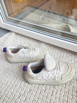 Eytys  - Rätt så slitna. Tvättar innan köp. Storlek 37