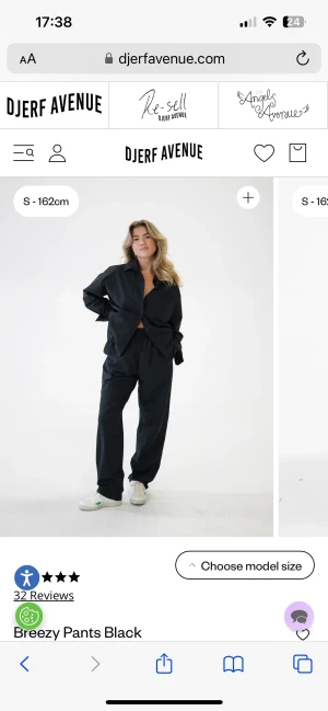 Breezy Pants Djerf Avenue - Säljer mina breezy pants i svart från djerf Avenue då de tyvärr inte passar mig längre. I superfint skick. Kan skicka bilder vid intresse. Nypris 1199 kr.