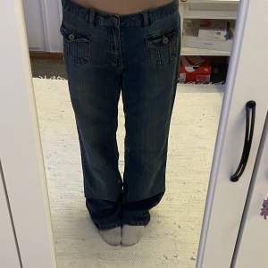 Grå/blåa baggy jeans, inget slitage 💞 innerbenen-80 cm, midja-40 cm