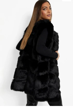 Päls väst - Precis som ny  Fake päls