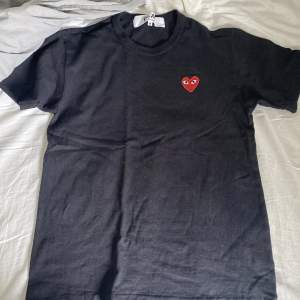 Comme des Garçons t-shirt nyskick sällan använd.