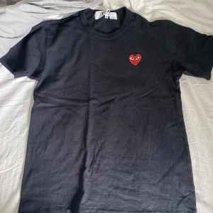 Cdg T-shirt  - Comme des Garçons t-shirt nyskick sällan använd.