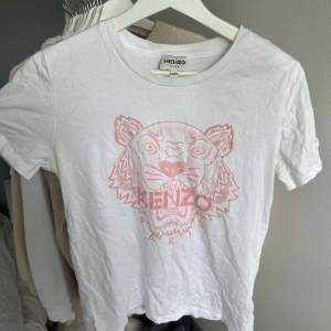 Kenzo T-shirt, köpt på nk. Storlek 164 motsvarar xs