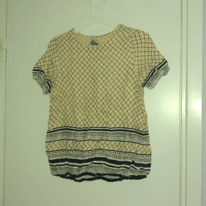 Tröja  - Fin tröja med mönster