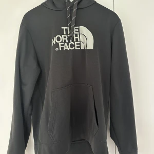 Hoodie  - Använd i mycket bra skick 