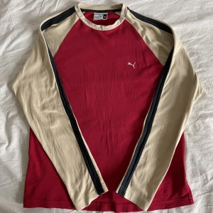 Vintage puma långärmad - Säljer en jättesnygg ”vintage” Puma långärmad. Hör av dig vid frågor, priset kan diskuteras:)