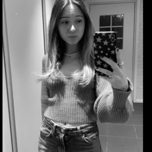 Tröja - Säljer denna jätte fin tröjan från shein som inte kmr används har haft den bara en gång🫶⚡️nypris(249) priset kan diskuteras också 