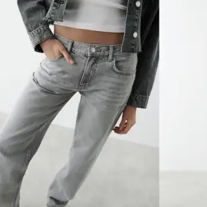Säljer dessa gråa low waist jeans från Gina Tricot, som nya 