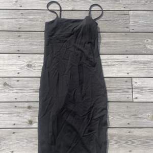 Säljer min fina svarta tajta klänning från Gina pågrund av att den ej kommer till användning längre! 