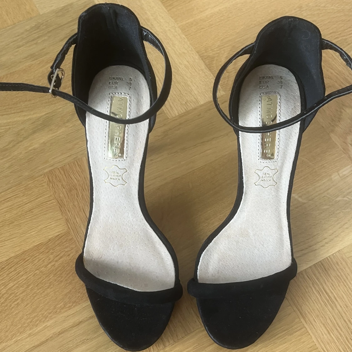 Svarta klackar storlek 38.  - 91