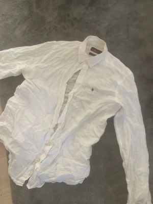 Morris Linné Skjorta  - Small och vardaglig linné skjorta från morris 