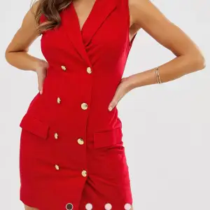 Snygg rödklänning 